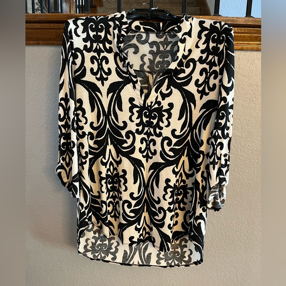 Medium long patterned top